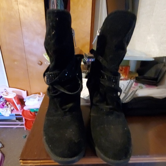 Boots - Picture 2 of 3